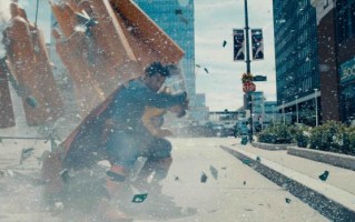 新《超人》曝“命定交锋”版预告 正邪极致对抗！