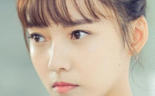 长相不够大气，演了8次女主角也没红，出道20年仍叫不出她名字（没演技的女演员）