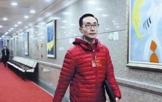 巩汉林夫妇抵达悉尼，参与2025澳大利亚春节联欢晚会