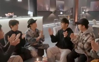 周杰伦林俊杰王俊凯同框 齐聚一起给杰伦哥过生日