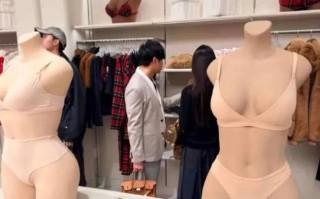 林俊杰陪七七购置女装被偶遇 贴心帮对方拎包包