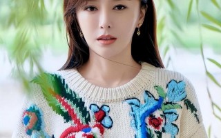 她曾红过毛阿敏，却因放鸽子被春晚拒之门外，如今54岁依然美丽_1