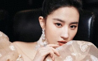 靠“认爹上位”的5位女明星，曾经不温不火，如今却混的风生水起（认老亲爹有什么讲究）