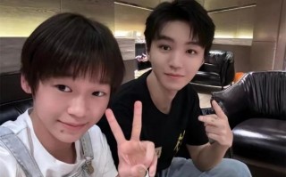 跨界朋友！全红婵拎王俊凯爆炸头+观看话剧，婵宝又搞怪了