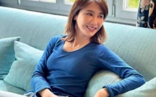 唐宁重返生活舞台：43岁活出新自我，健身与独立并存