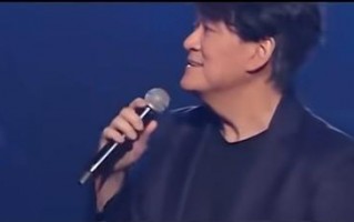 女星跨年晚会上唱歌跑调后致歉，对不起周华健大哥，我真的尽力了