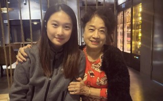 马伊琍大女儿晒与姥姥合照显乖巧！长得像爸爸文章