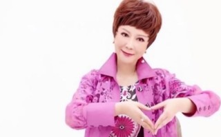 蔡明告别春晚舞台，观众期待龙年春晚的新面孔和精彩表演！