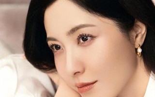 她是“两百年一遇”的美人，曾靠美貌征服3个影帝，如今仍然未婚（两百年的孤独）