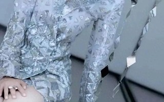 杨幂绝美瞬间曝光！大长腿与玉足成时尚新标杆（杨幂美出新高度）