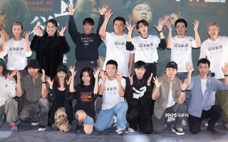 檀健次谈《震耳欲聋》角色灰度 黄晓明助阵首映