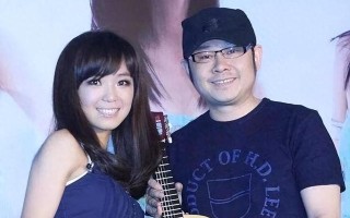 这次，云朵藏了多年的体面，被演唱会上掀衣服抹泪的刀郎撕个稀碎（云朵在刀郎告别演唱会上唱的歌）