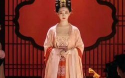 李一桐唐装写真：宛如仙子，美丽清丽令人窒息