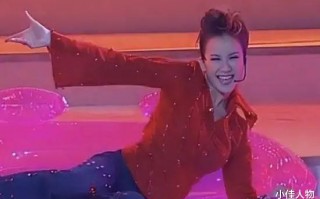 回顾春晚之2001，李玟劲歌热舞美出天际，卖拐经典再难复制