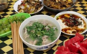 张兆辉家庭幸福，女儿张卓姿展现迷人魅力与独立才华