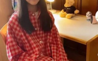 李湘晒圣诞聚会照片，王诗龄与刘亦菲同框引羡慕，背后关系揭秘