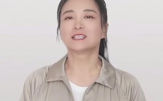 贾玲近照又瘦了引热议 网友：朝气十足