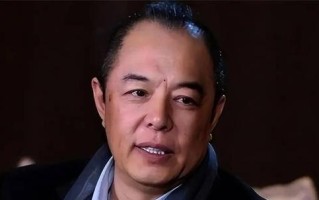 一路好好走！“吹胡子瞪眼”的张铁林，再也神气不起来了（张铁林侧脸）