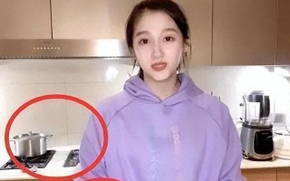 关晓彤刷碗后自拍，身后的灶台暴露太多，网友：千万别让鹿晗看见（关晓彤做饭）