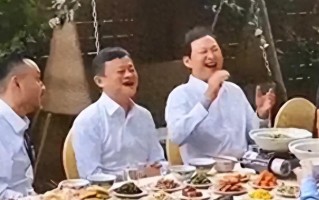 商界大佬马云家宴，汪涵现身引发热议：昔日传奇再掀江湖波澜？