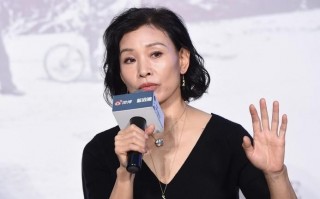 弃养双胞胎，五个字“毁掉”春晚，她宁愿在国外洗盘子都不回国...