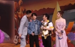 导演调侃跨年晚会收视率再好也不用何卿冯琳了,理由够笑三天