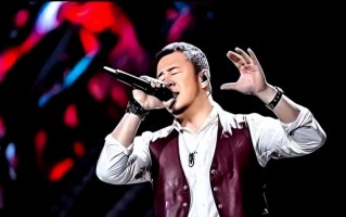 孙浩：26岁上春晚走红，得罪杨坤20年不说话，55岁至今未婚没孩子