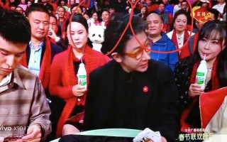 春晚狂喝AD钙奶的小姐姐，她到底是何方神圣？她本人出来澄清了！