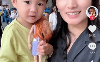 李亚鹏娇妻独自带婆婆妈妈旅行，2岁夏夏成团宠，祖孙三代超有爱（李亚鹏疑似公开恋情）