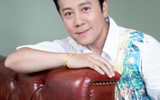 蔡国庆甄嬛披风照引热议，从春晚红人到综艺咖，一首歌的传奇之旅