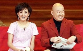 他连登20次春晚，因一句话被索赔1亿，57岁未婚“消失”8年（春晚消失的八大歌手有哪些）