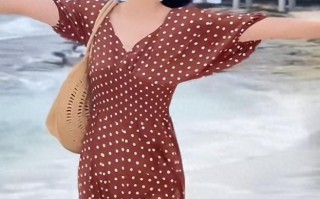 张蕾：挑选9条裙子，和丈夫儿子一起到马尔代夫开启“家庭度假”