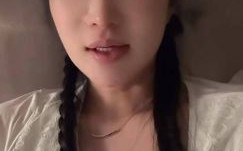74岁张纪中当街训斥妻子，宠妻形象崩塌，提醒大家要理性看待年龄差婚姻的现实问题