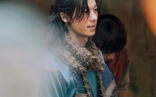 跨年电影《他年她日》以时区设定隐喻爱情现实 许光汉化身“守护神”重塑“姐弟恋”情感时钟