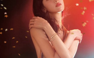 陈都灵穿鎏金亮片裙气质冷艳 双臂环抱抬眸性感