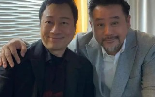 55岁港星街头卖烧烤，疯狂擦汗被吐槽浪费纸巾，曾被妻子亏光身家（香港明星摆摊卖衣服）