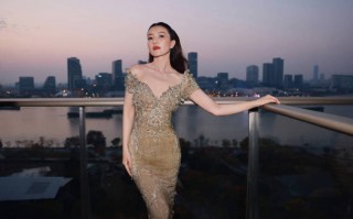 岁月不败美人 高圆圆穿金色深V礼裙美艳性感超吸睛