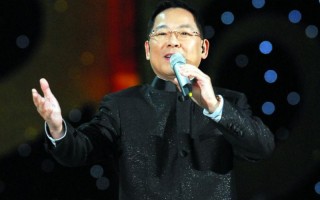 在春晚唱了一首歌，被封杀14年，今身价过亿，全部无偿捐献给祖国_2