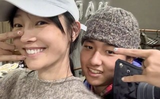 41岁白百何晒与大儿子合影 元宝正脸照曝光