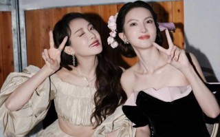 宋茜分享和金晨合照 两人穿着礼裙贴贴超有爱