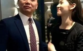 章泽天巧妙处理婆媳关系，刘强东母亲称赞引热议
