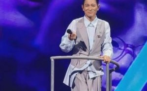 贾玲低调跨年，追星刘德华演唱会，享受闲暇时光