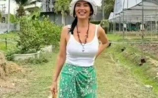 61岁韦唯隐居泰国深山，养牛种田笑如少女！活成多少人羡慕的样子