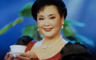 李谷一老师缺席龙年春晚！《难忘今宵》不再登场，引网友唏嘘追忆