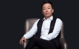 胡明：演艺界的变脸大师，引领角色塑造新风尚
