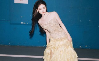 祝绪丹穿纱裙气质明媚娇俏 表情生动宛如在逃公主