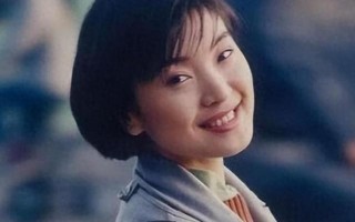 背叛丈夫和医生相好，转移丈夫12亿，靠一首歌在春晚爆红的她真狠（我背叛了老公怎么能给他找回尊严）
