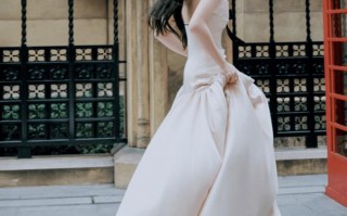 张雪迎穿缎面礼裙温婉大气 穿梭光影诠释电影质感_1