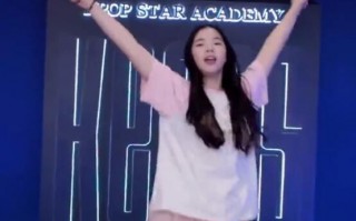 黄奕带女儿赴韩国学习唱跳