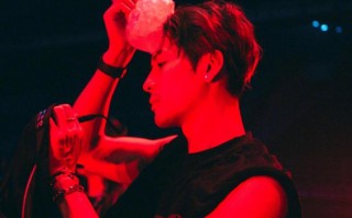 王嘉尔宣布自己解决生理需求！